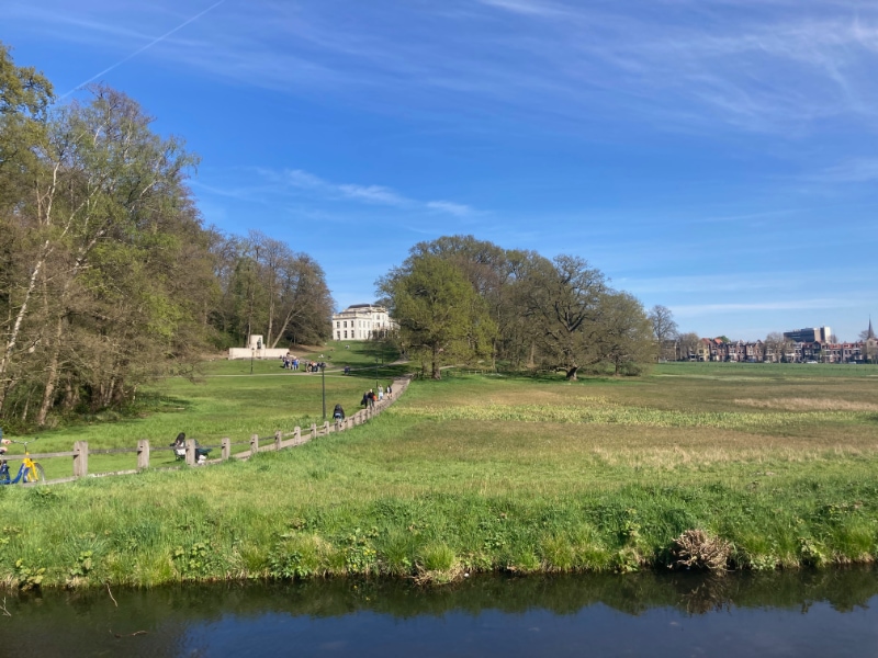 Een hardloopgroep in Arnhem rent soms door het Sonsbeekpark